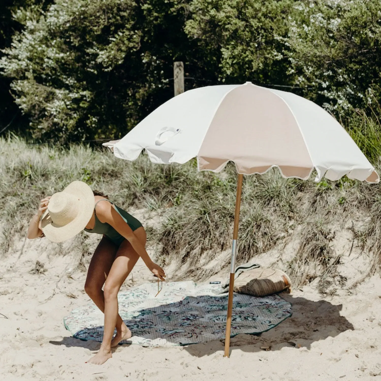 basil bangs | the weekend beach umbrella | nudie - LC